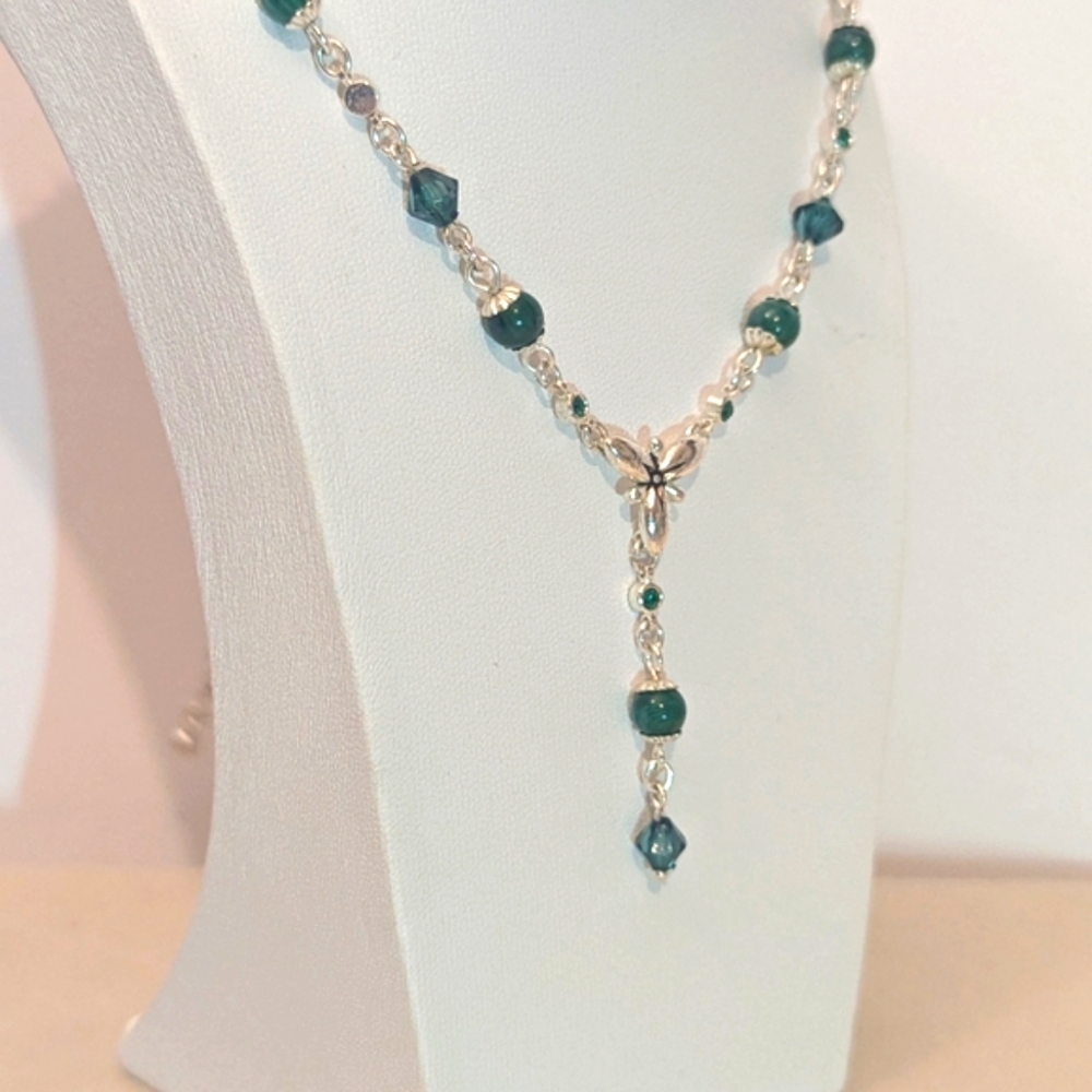Nina Ricci For Avon Emerald Green and Silver Lariat Style Necklace 16-20"